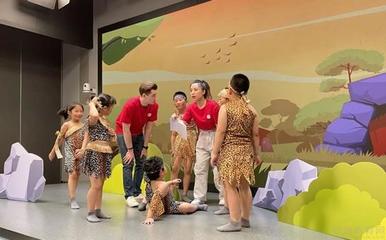 北京勵(lì)步戲劇課程 專(zhuān)業(yè)引導(dǎo)下的表演舞臺(tái)，點(diǎn)亮孩子的無(wú)限潛能